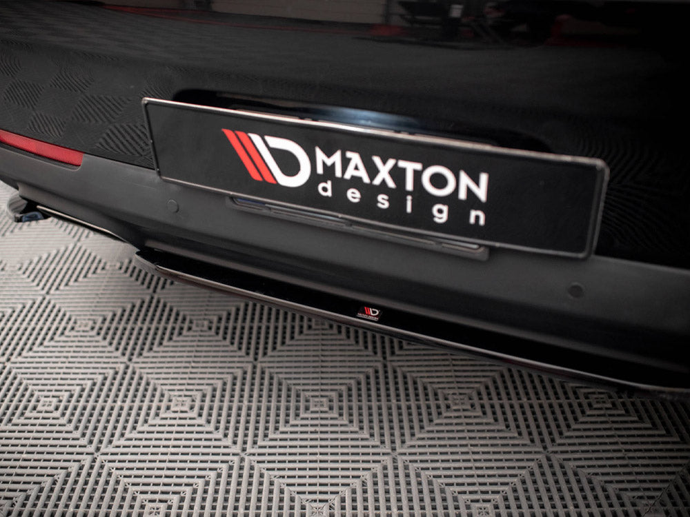 Maxton Design Central Rear Splitter Dodge Challenger RT MK3 Facelift (2014-) - DO-CHL-3-RT-RD1