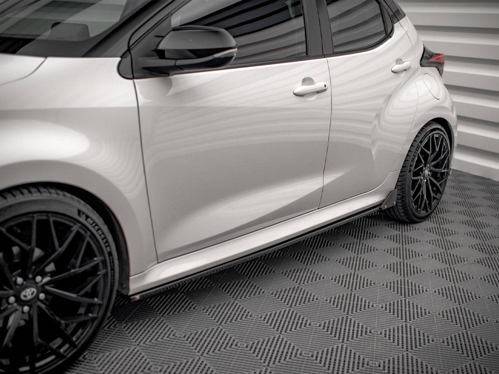 Maxton Design Side Skirts Diffusers V.1 + Flaps Toyota Yaris Mk4 - TO-YA-4-SD1+SF