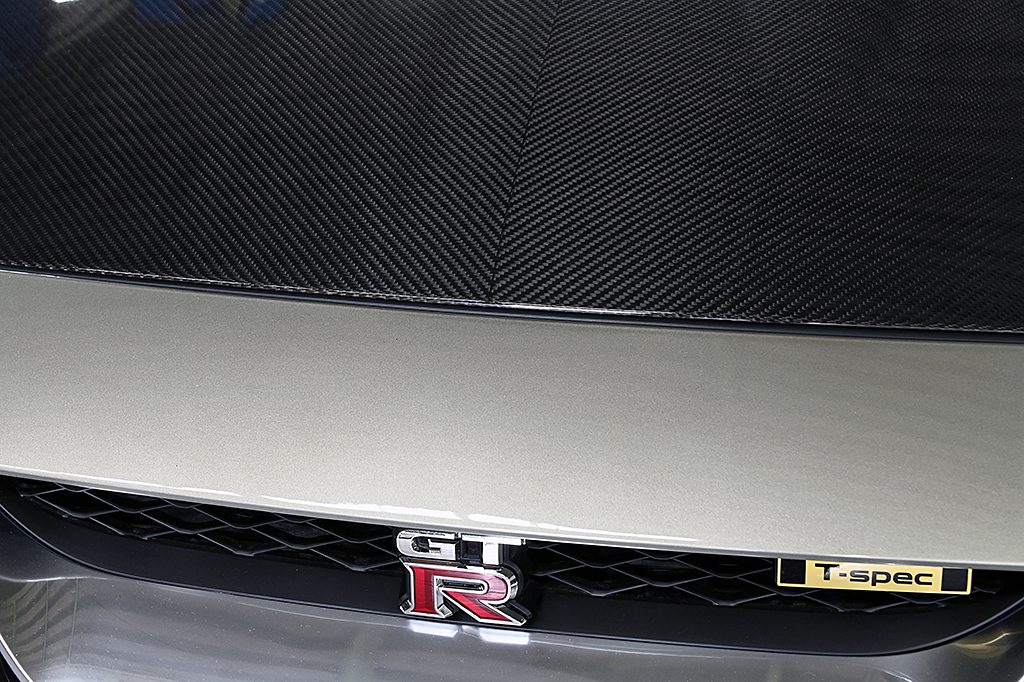 Top Secret Dry Carbon M17 Aero Bonnet for R35 Nissan GT-R (2017+)