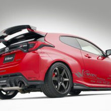 Load image into Gallery viewer, Varis Arising-1 Carbon Fiber Hyper Narrow II GT Wing w/ Wing Base Set for XP210 Toyota GR Yaris